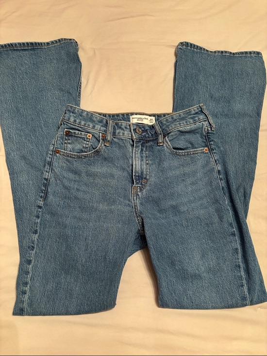 Abercrombie & Fitch Denim - Abercrombie & Fitch Women’s Straight Leg Jeans in Light Blue